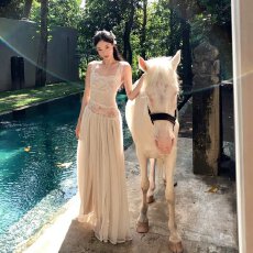 批发巴厘岛度假风白色蕾丝拼接吊带连衣裙女<b class='q'>夏</b>季性感露背气质仙女长裙