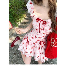 批发花契玫瑰园少女氛围感红色度假碎花<b class='q'>连衣裙</b>夏季独特漂亮绝美掐腰裙