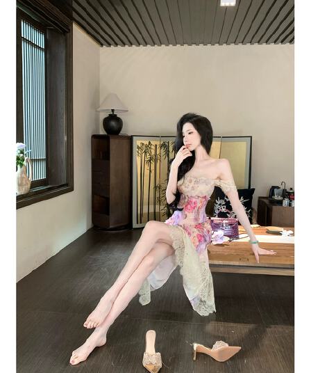 우아한 조 하느님 뒷 정원 여름 프랑스식 보라색 유화 장미 헤일로 염색 레이스 전단 꽃 점프 슈트 롱 스커트