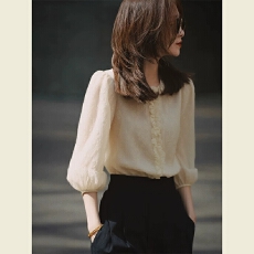 批发春季高级感轻奢韩系chic上衣别致独特漂亮减龄米白色蕾丝打底衫女