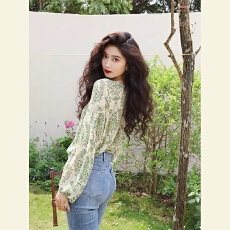 批发2026春季法式<b class='q'>雪纺上衣</b>设计感小众轻奢高级感减龄洋气绿色碎花衬衫