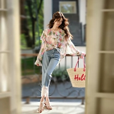 批发绝美<b class='q'>印花</b>荷叶边喇叭袖长袖衬衫别致很仙的仙法式小资上衣