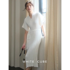 批发whitecube光泽银丝褶皱鸡心领<b class='q'>蝙蝠</b>袖抽绳系带开叉<b class='q'>连衣裙</b>女夏外穿