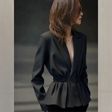 批发轻奢风黑色西装<b class='q'>外套</b>女装早秋2026新款<b class='q'>显瘦</b>收腰高级感百搭通勤上衣