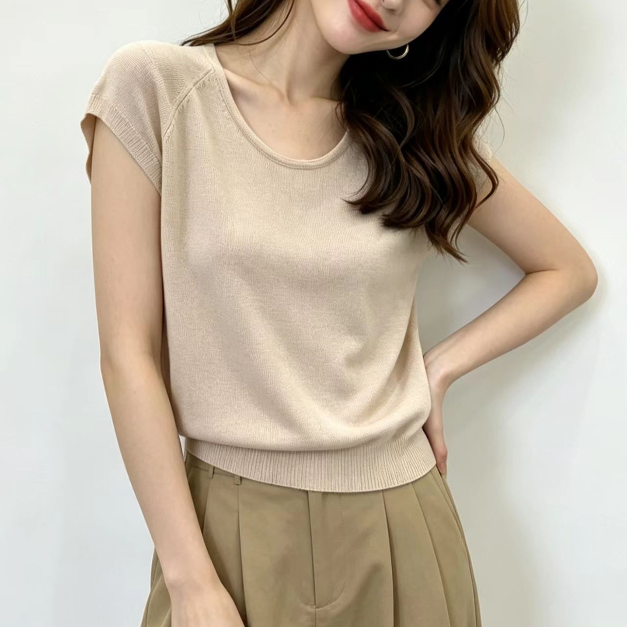 실사 한국 동대문 라운드 넥 루즈핏 미니멀리즘 바람 뒤에 홀로우 아웃 디자인 니트 티셔츠 여성 셔츠 여름 반팔