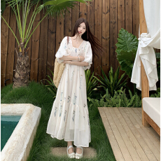 批发波西米亚印花大摆型长裙新款旅游度假v领泡泡袖<b class='q'>连衣裙</b>女夏