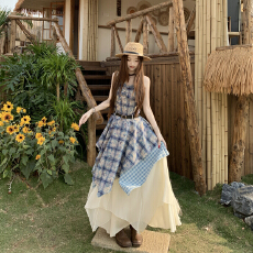 批发2026大码春夏季美式设计感蓝色扎染拼接收腰显瘦格纹吊带连衣裙女