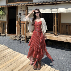 批发夏季新款<b class='q'>不规则</b>红色格子吊带<b class='q'>开衫</b>两件套连衣裙法式度假风显瘦长裙