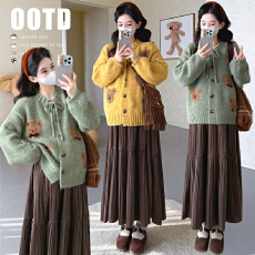 批发实拍现~2025秋冬套装洋气小熊加厚毛衣外套+压褶半身裙两件套装