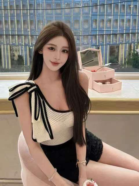 숄더백 나비 매듭 맨위 조끼 여름 오프숄더 슬림해 보이는 여성 의류 새로운 다용도 단색