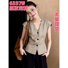 批发V领职场气质干练穿搭灰杏色马甲2026春季女装新款单排扣无袖上衣