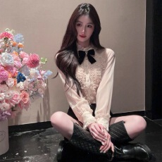 批发秋季新款蕾丝木耳边蝴蝶领结宫廷风衬衫女装法式气质高级长袖上衣