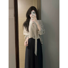 飘带设计感条纹衬衫女早秋2026新款高级上衣衬衣休闲裤套装