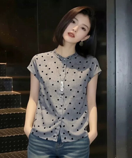 빛 요리 한 바람 품격 Chic 잘 생긴 맨위 트렌디 2026 년 여름 새로운 V넥 회색 파란색 도트 무늬 반팔 여성 셔츠