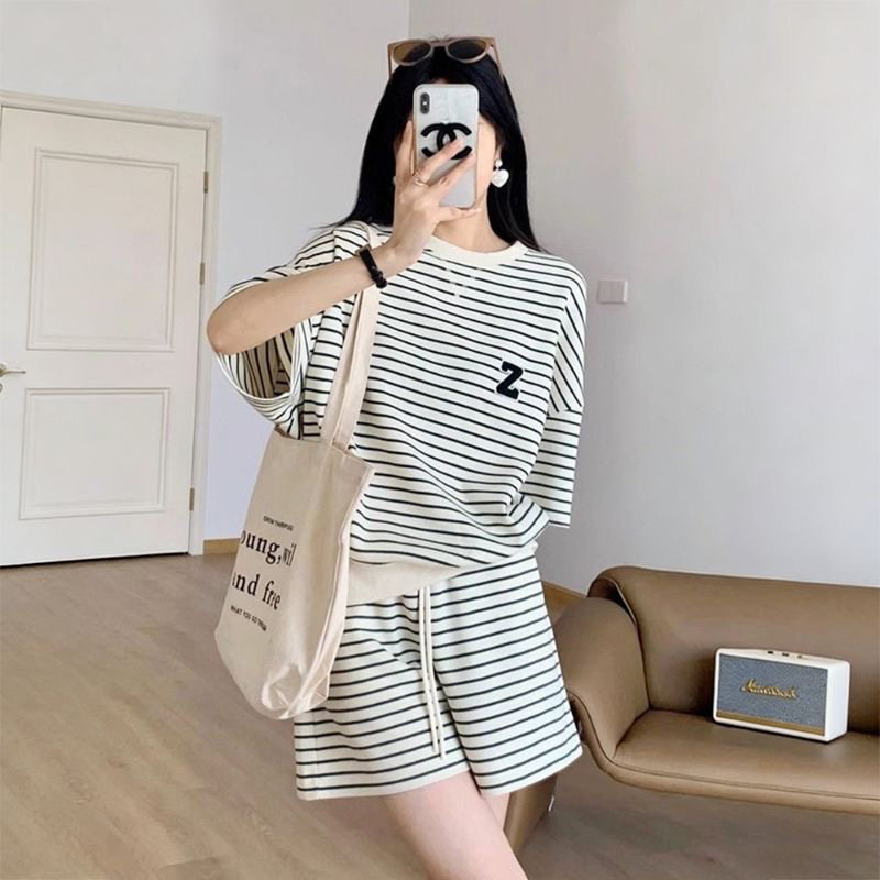 유럽 상품 캐주얼 스포츠 슈트 여성 여름 학생 한국 스타일 루즈핏 외국 가스 연령 감소 스트라이프 반팔 반바지 투피스 세트