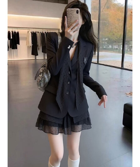 한 부서 부유 한 가족 천 골드 miu 부서 착용 가져 가라. 검정색 페이크 레이어드 정장 여성 드레스 2026 년 새로운 작은 키