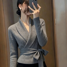 批发设计系带初秋单穿<b class='q'>针织</b>交叉开衫秋季上衣轻熟<b class='q'>罩衫</b>新款毛衣多巴胺
