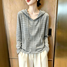 批发休闲风浅灰色连帽拉链长袖条纹开衫<b class='q'>卫衣</b> 显瘦气质通勤