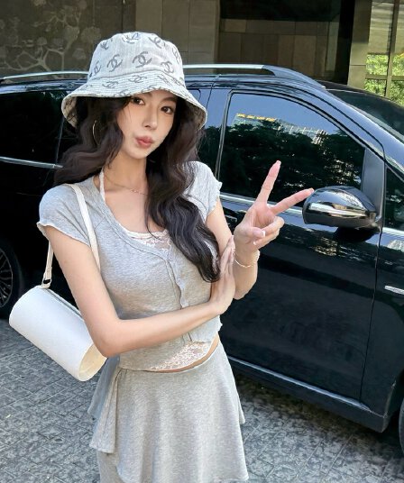 실사 정가 아니요 바겐 세일 몸매 가꾸기 패치워크 레이스 반팔 티셔츠 페이크 레이어드 프릴 슬림해 보이는 나팔 바지 세트