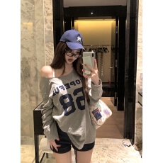 批发实拍实价复古辣妹露肩印花<b class='q'>T</b><b class='q'>恤</b>宽松上衣+抽绳包臀百搭运动裤套装女