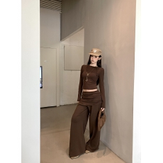 批发实拍实价辣妹字母印花长袖上衣翻边裙摆宽松阔腿裤磨毛两件套套装