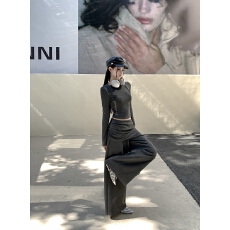 批发实拍实价辣妹字母印花长袖上衣翻边裙摆宽松阔腿裤磨毛两件套套装