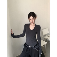 批发实拍实价时髦百搭立体U领正肩长袖不规则下摆修身显瘦内搭打底衫