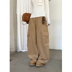 实拍实价复古灯芯绒大口袋工装弯刀裤宽松休闲香蕉长裤配毛绒挂饰