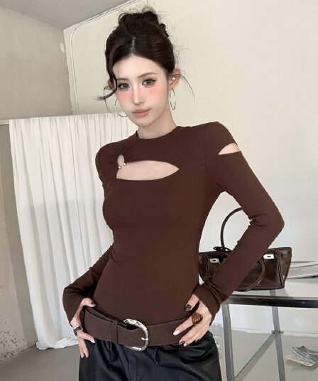 실사 정가 가을 섹시함 핫걸 라운드 넥 홀로우 아웃 비대칭 몸매 가꾸기 슬림해 보이는 디자인 센스 긴팔 티셔츠 맨위