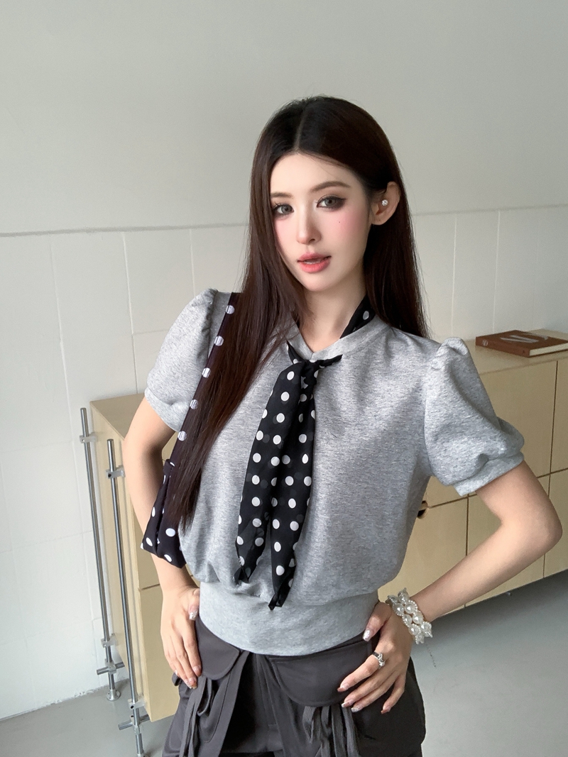 실사 정가 봄 illit 여성 단체 minju 같은 단락 레트로 세련된 V넥 도트 무늬 스카프 거품 소매 티셔츠