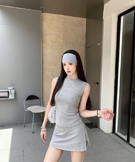 실사 정가 아니요 바겐 세일 핫걸 바람 민소매 조끼 몸매 가꾸기 슬림해 보이는 한 마디 만나는 미니 스커트 캐주얼 스포츠 슈트