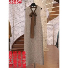 批发法式复古毛呢背心裙子秋装2025新款慵懒风时尚直筒长款无袖<b class='q'>连衣裙</b>