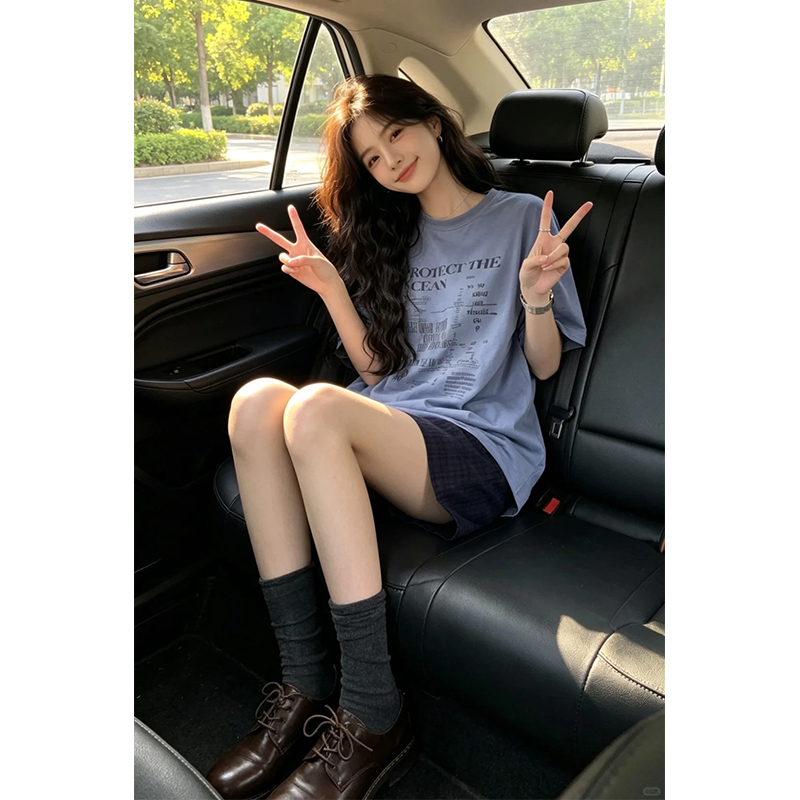 한 부서 파란색 미니멀리즘 알파벳 라운드 넥 반팔 티셔츠 여성 2026 년 여름 새로운 루즈핏 느긋한 캐주얼 맨위