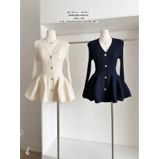 批发阿肉Ree 法式<b class='q'>荷叶边</b>V领收腰显瘦花苞裙上衣设计感中长款针织开衫