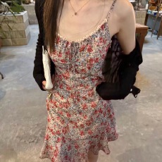 批发oker章壳儿<b class='q'>正品</b>～碎花吊带裙度假风短裙法式复古26夏季新款A855