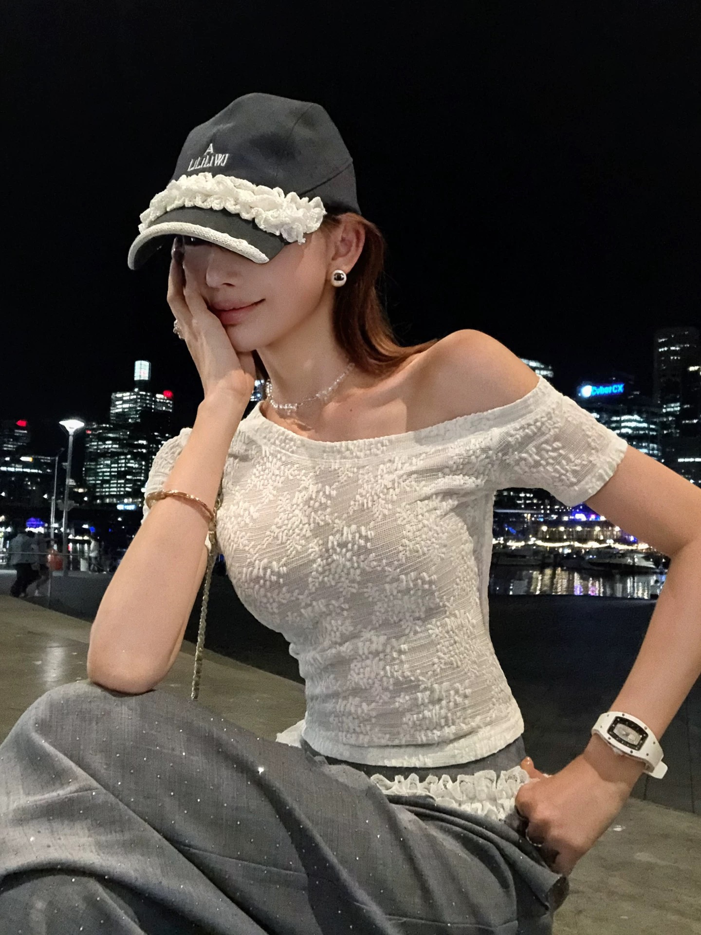 리 부드럽게 6 월 하나 의류 세 착용 오리지널 작은 대중 디자인 비스듬한 어깨 레이스 티셔츠 여성 몸매 가꾸기 슬림해 보이는 반팔 맨위