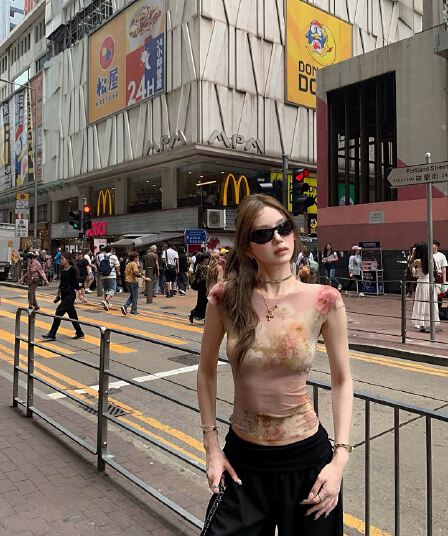 tongiiuu 남자 탑 여름 꽃 꽃무늬 망사 티셔츠 여성 핫걸 몸매 가꾸기 슬림해 보이는 마이크로 ~을 통해 민소매 맨위 여름