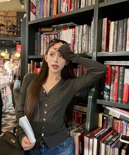 지구 Ouyang 해체 종이 셔츠 가을 사랑 다크 무거운 뽕나무 누에 실크 비대칭 긍정적 인 어깨 긴팔 니트 스웨터