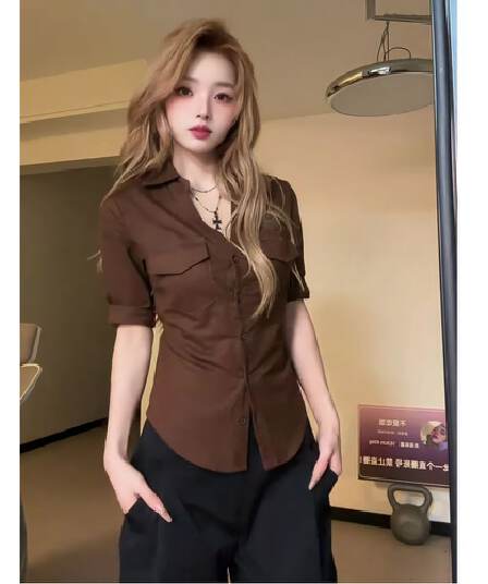 원본 원단 프랑스식 레트로 POLO 칼라 여성 셔츠 여름 얇은 스타일 디자인 센스 긍정적 인 어깨 꼬집기 허리 슬림해 보이는 셔츠
