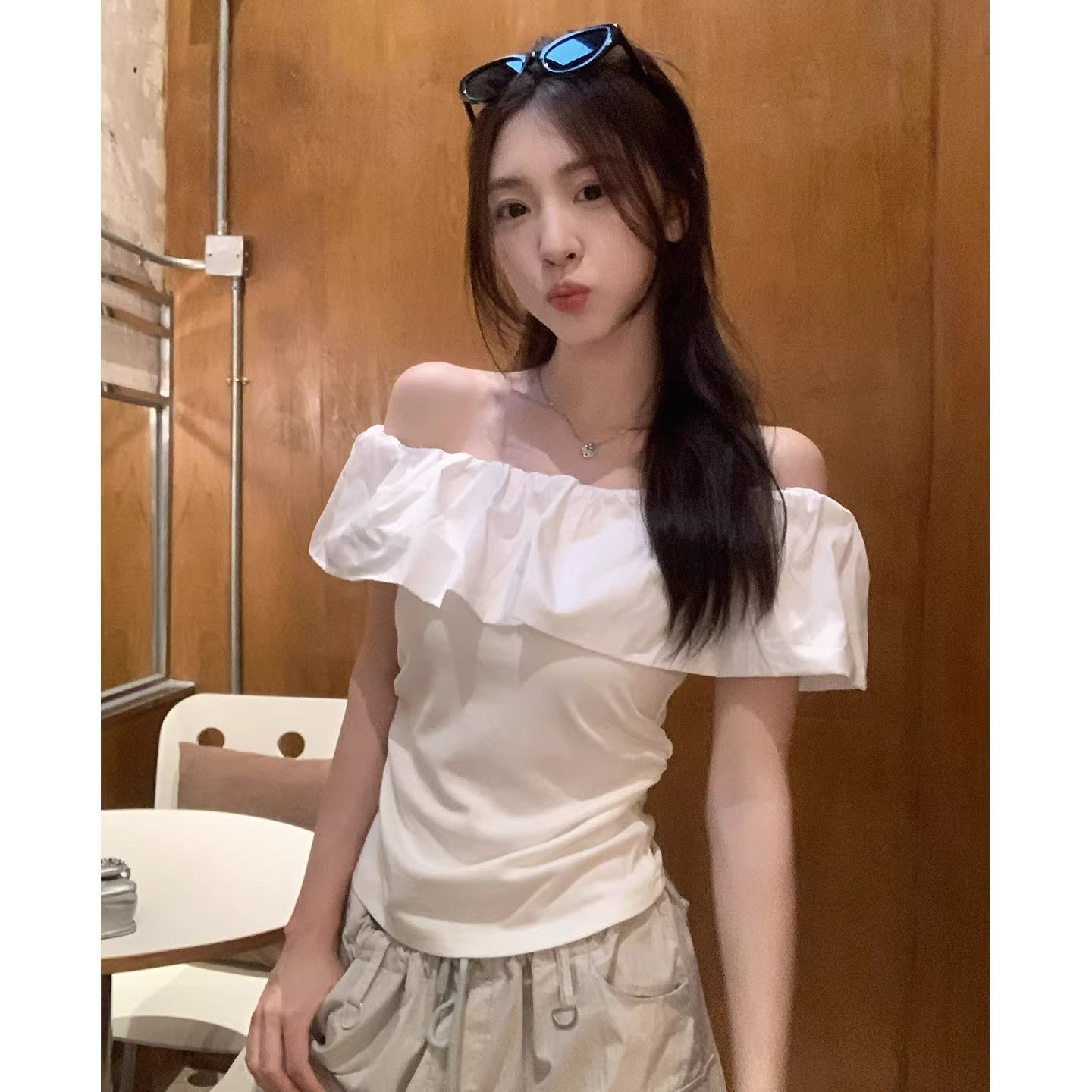 2026 프랑스식 프릴 오프숄더 반팔 티셔츠 여성 여름 몸매 가꾸기 슬림해 보이는 오프숄더 맨위 트렌디