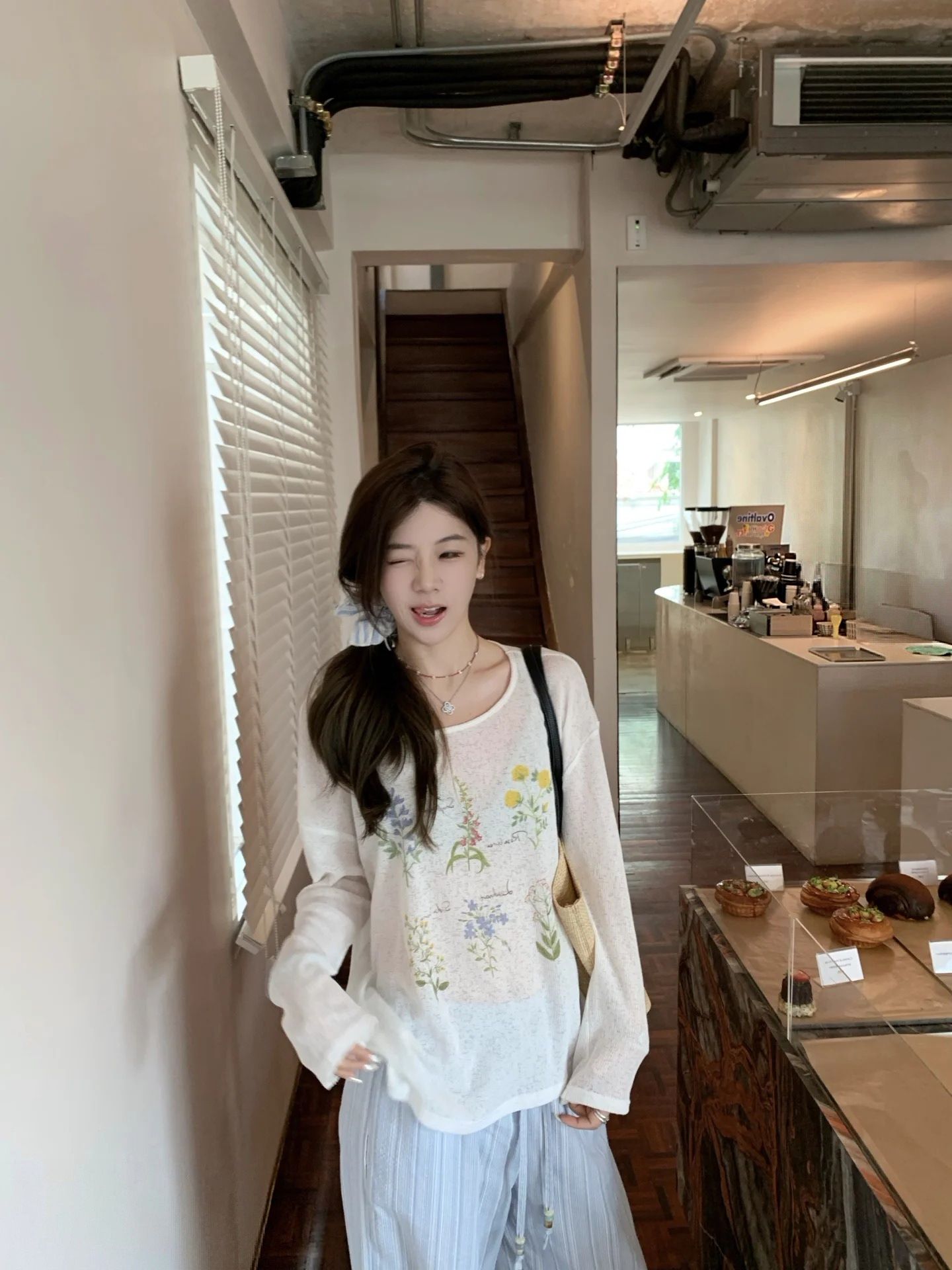 느슨함 센스 여름 화이트 얇고 가벼운 블라우스 여성 한 부서 라이 경기 서울 통기성 긴팔 루즈핏 맨위