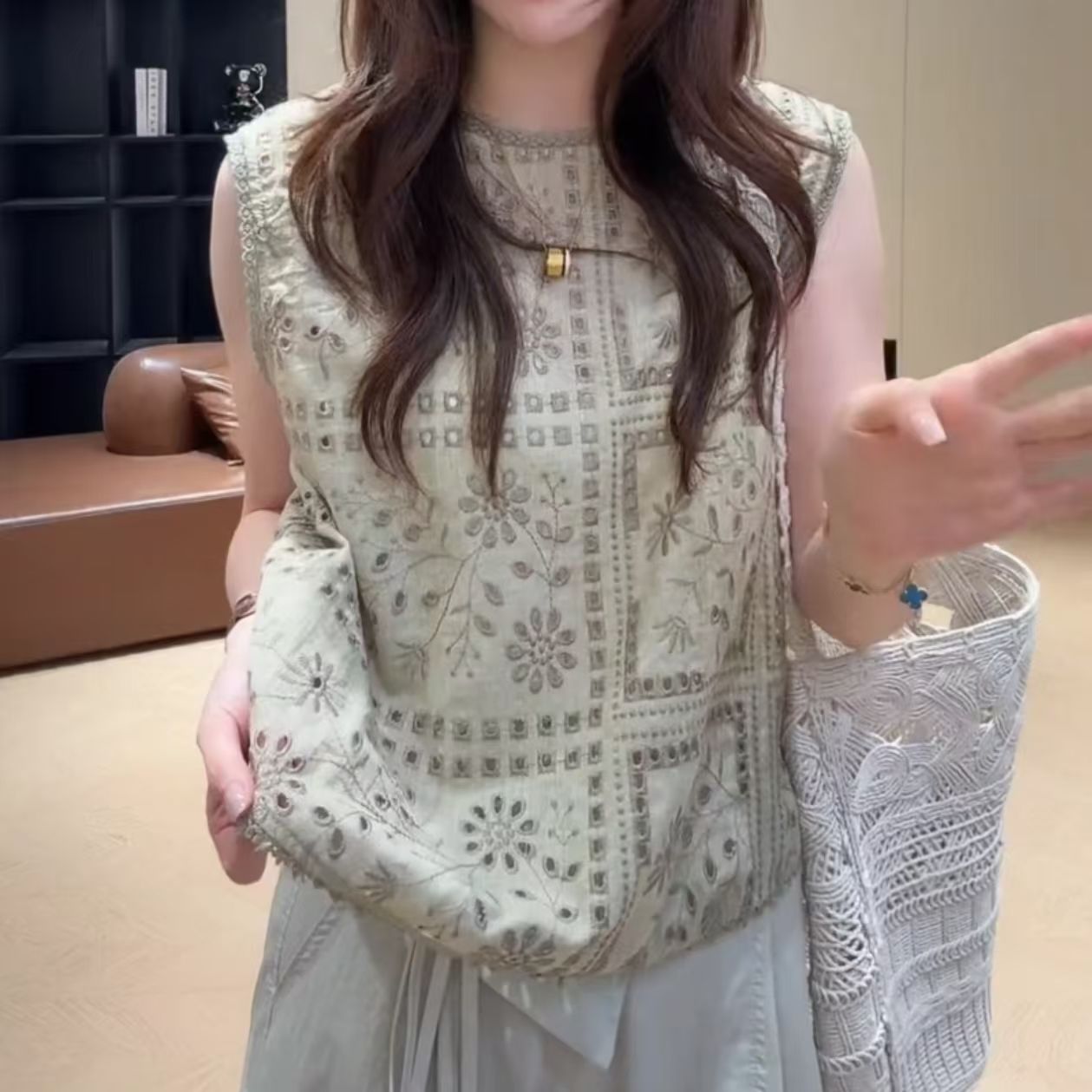 여름 한 부서 디자인 센스 홀로우 아웃 레이스 품격 다용도 작은 셔츠 패션 민소매 맨위