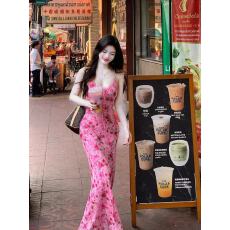 批发粉雾玫瑰粉色碎花吊带裙2026高腰连衣裙斜裁鱼尾裙