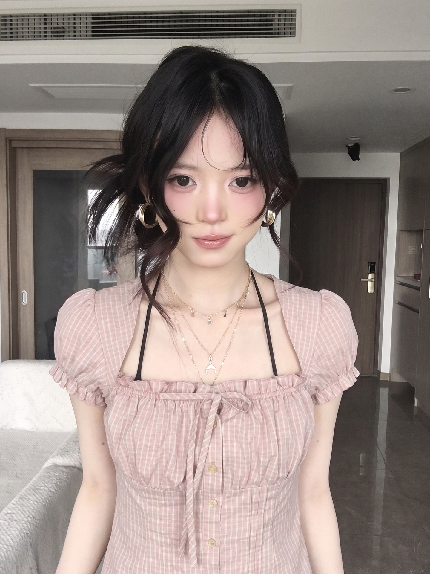 프랑스식 소녀 바람 거품 소매 체크무늬 여성 셔츠 2026 여름 허리 수축 슬림해 보이는 작은 키 반팔 맨위