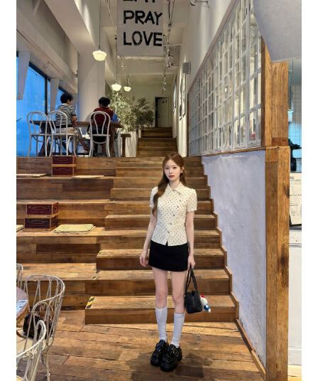 학원 스타일 비스듬한 칼라 도트 무늬 여성 셔츠 여름 새로운 캐주얼 다용도 화이트 반팔 셔츠