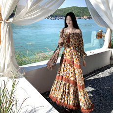 批发度假风露肩碎花裙复古长袖<b class='q'>连衣裙</b>大码遮肉波西米亚<b class='q'>流苏</b>裙