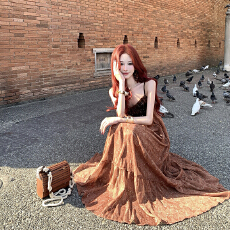 批发纯欲风温柔吊带<b class='q'>连衣裙</b>女春季新款收腰显瘦亮片设计感小众拼接长裙