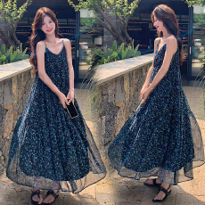 蓝色清冷感绝美碎花吊带裙新新款夏季高级感孕妇连衣裙