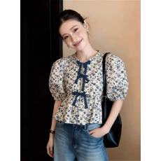 批发法式温柔风蓝色碎花泡泡袖衬衫2026年夏季蝴蝶结系带显瘦百搭上衣