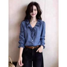 批发深蓝格纹木耳边V领衬衫女超好看复古显瘦<b class='q'>通勤</b>泡泡袖系带收腰上衣